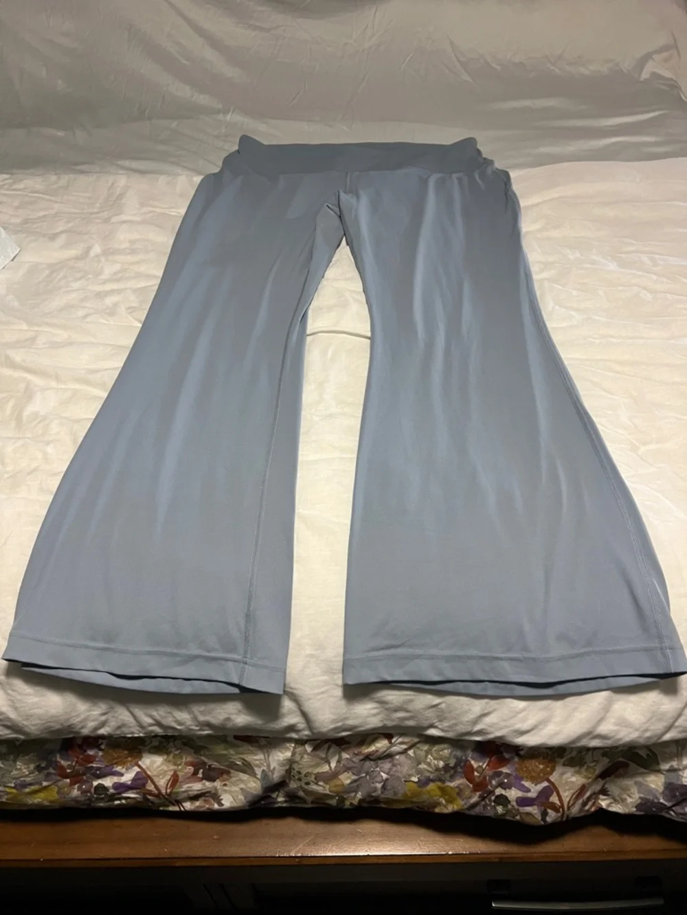 Lululemon High-Waist Light Blue Flare Leggings Size 20 - Picture 7 of 7